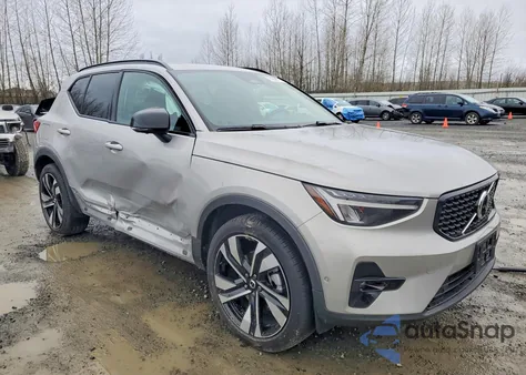 2023 Volvo Xc40 Plus z USA, uszkodzony, nr VIN YV4L12UW5P2099379